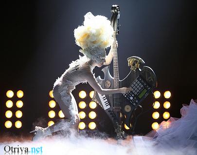 Lady Gaga - Medley (Live Brit Awards 2010)