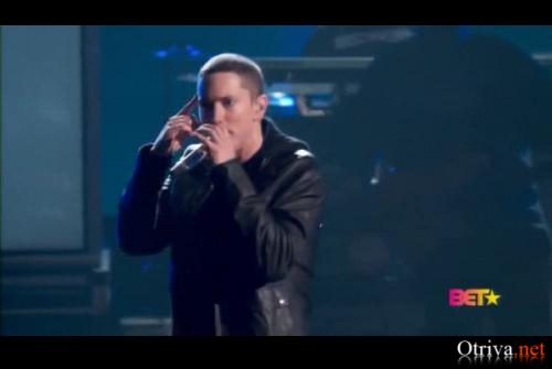Eminem - Not Afraid (Live @ BET Awards 2010)