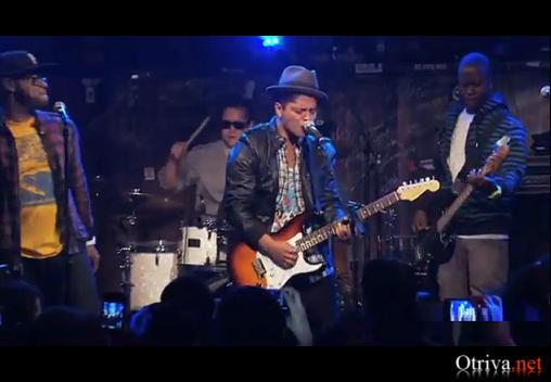 Bruno Mars - The Other Side (Live on Walmart Soundcheck Risers)