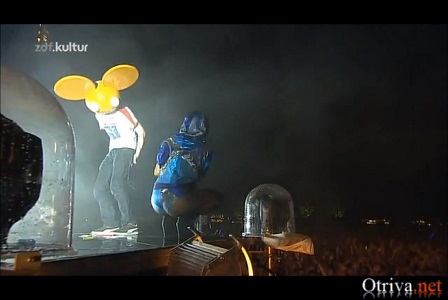 Deadmau5 feat. Sofi - Sofi Needs A Ladder (Live at Roskilde Festival 2011)