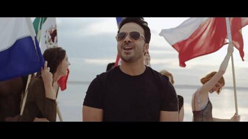 Afrojack feat. Luis Fonsi - Wave Your Flag