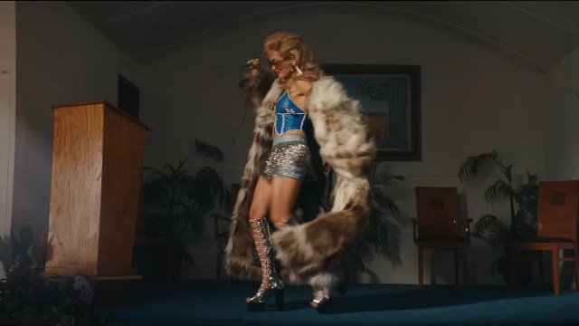 Rita Ora feat. FatboySlim - Praising You (Part 2)