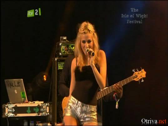 Pixie Lott - Mama Do (Live @ Isle Of Wight Festival)