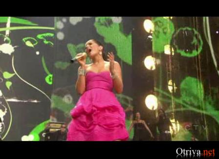 Nelly Furtado - I'm Like a Bird (Live @ Concert for Diana)