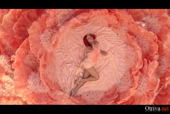 Rihanna - Reb'L Fleur (Commercial)