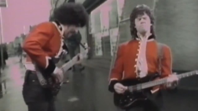 Gary Moore feat. Phil Lynott - Out In The Fields