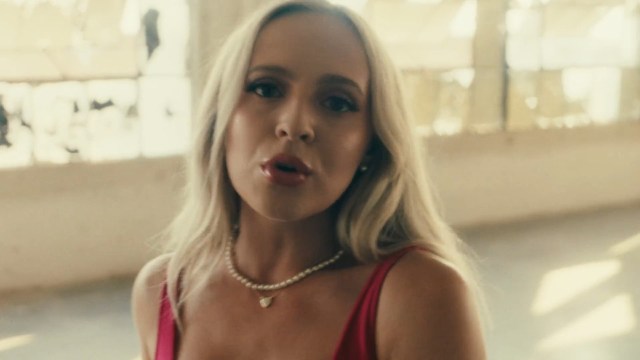 Madilyn Bailey - Serious