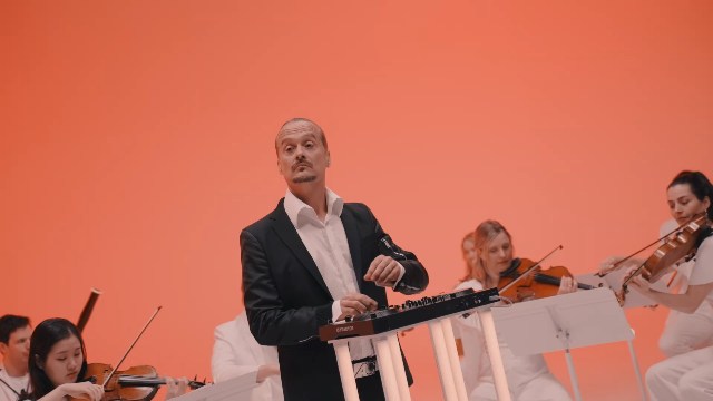 Alex Christensen & The Berlin Orchestra feat. Yass - Du Hast Den Schönsten Arsch Der Welt